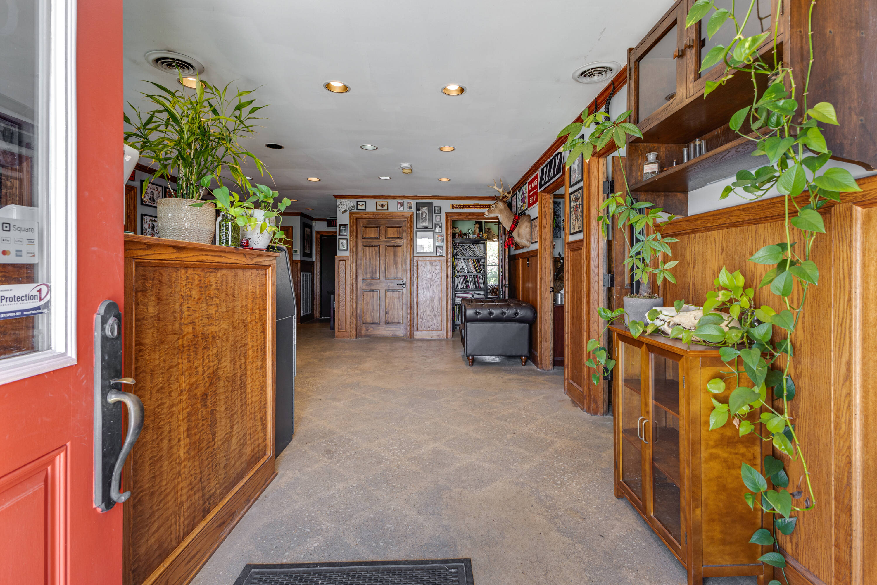 Multi-purpose Building in Great Location